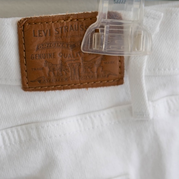 White Levis 314 Shaping Skinny Jeans - Picture 6 of 7
